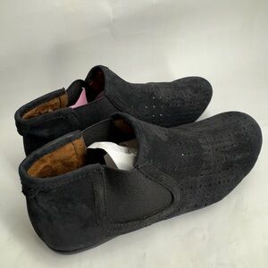 Cobb Hill Women's Black Lazer Cut boots Size 6M